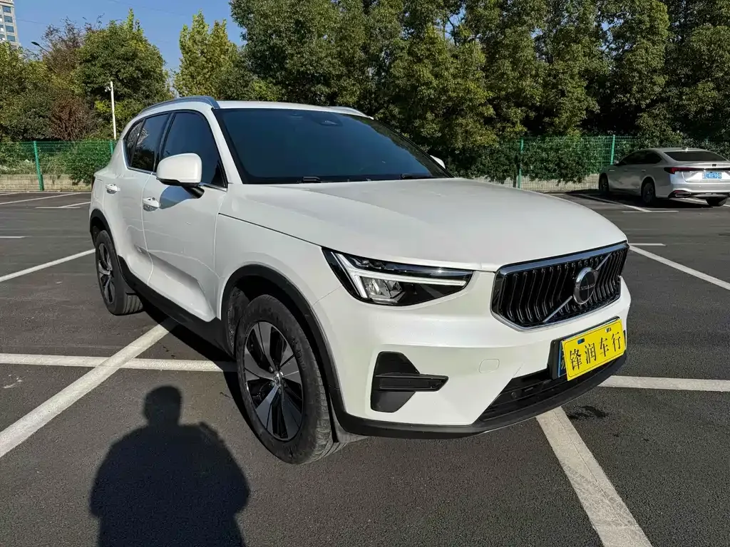 Volvo XC40 — фото 3