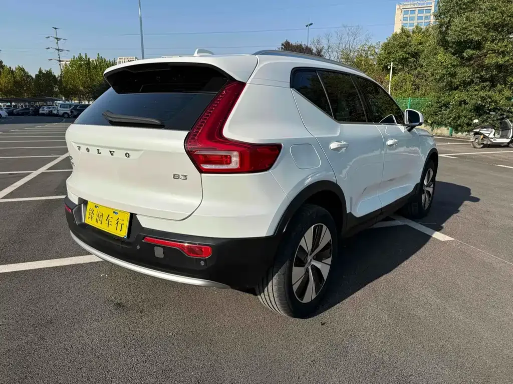 Volvo XC40 — фото 4