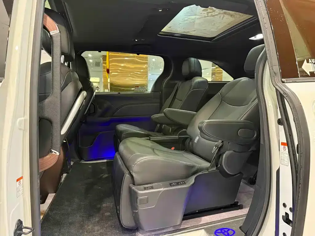 Toyota Granvia — фото 7