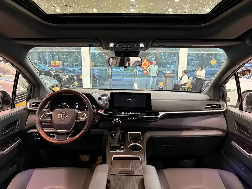 Toyota Granvia — фото 8
