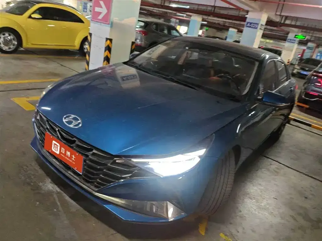 Hyundai Elantra — фото 1