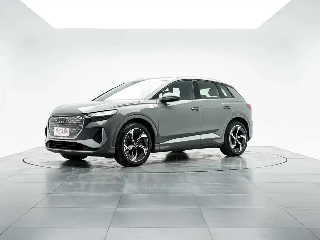 Audi Q4 e-tron — фото 1