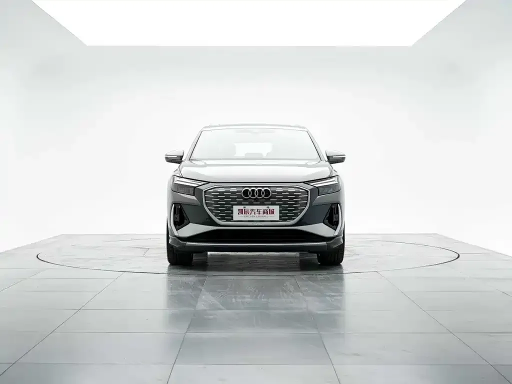 Audi Q4 e-tron — фото 2