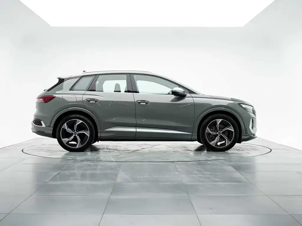 Audi Q4 e-tron — фото 6