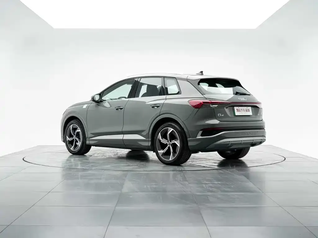 Audi Q4 e-tron — фото 7