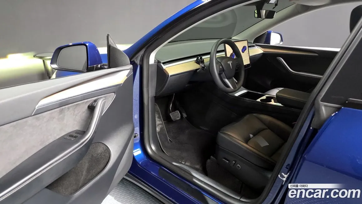 Tesla Model Y — фото 10