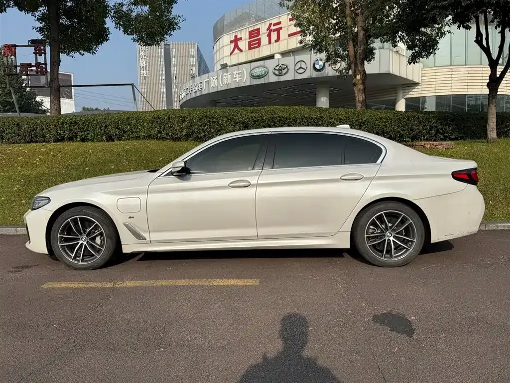 BMW 5 Series New Energy — фото 3