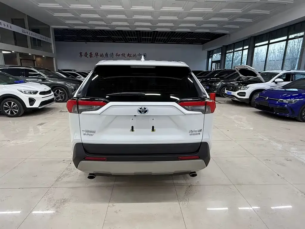 Toyota RAV4 — фото 4