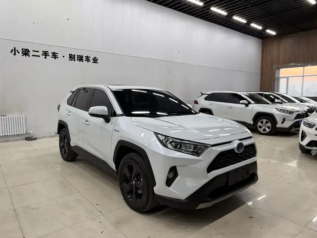 Toyota RAV4 — фото 7