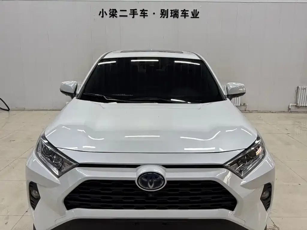 Toyota RAV4 — фото 8