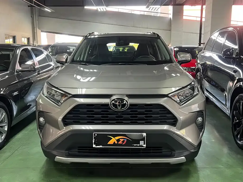 Toyota RAV4 — фото 2