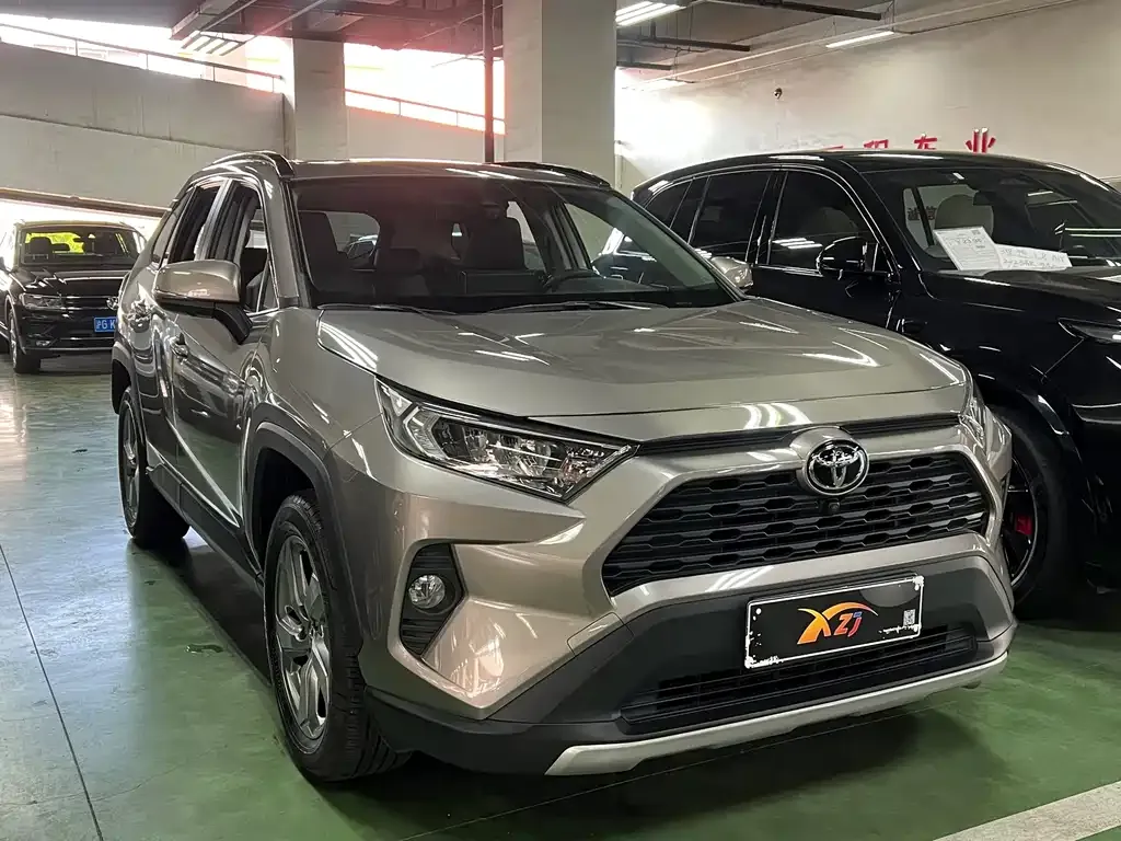 Toyota RAV4 — фото 3