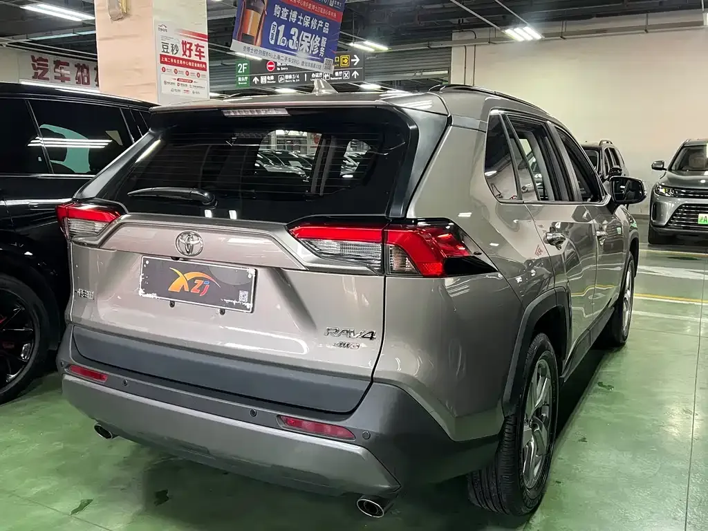Toyota RAV4 — фото 4