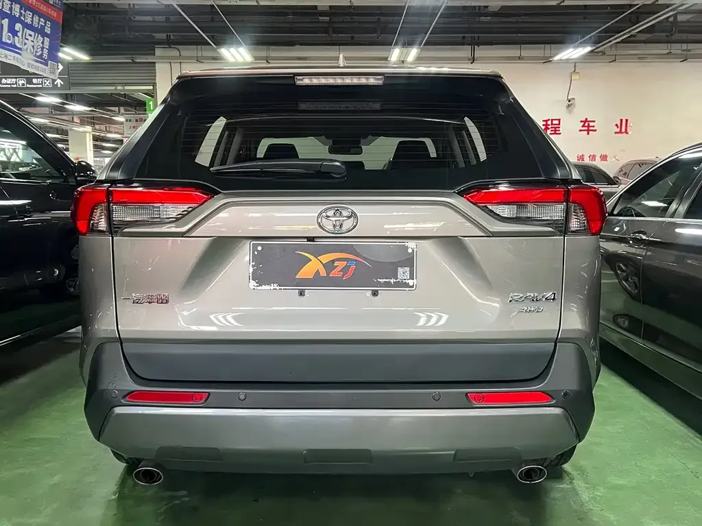 Toyota RAV4 — фото 5