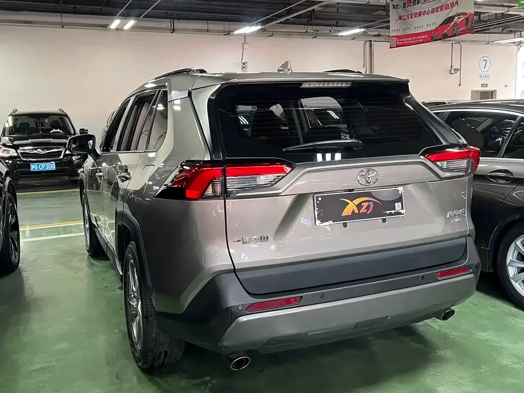 Toyota RAV4 — фото 6