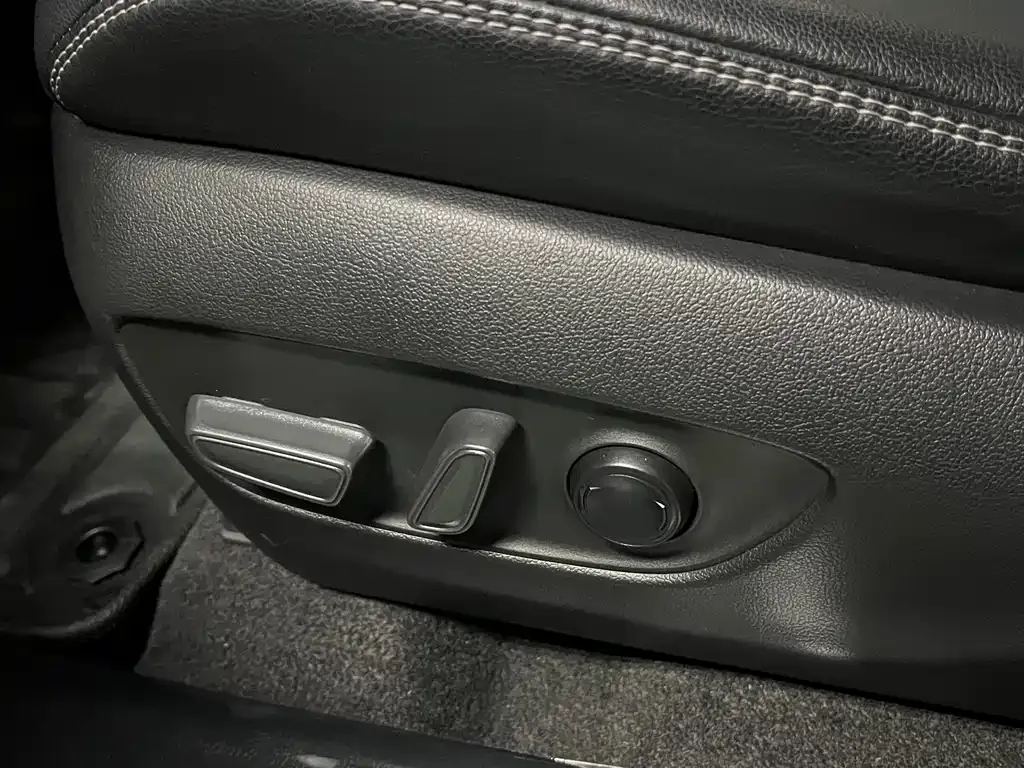 Toyota RAV4 — фото 8