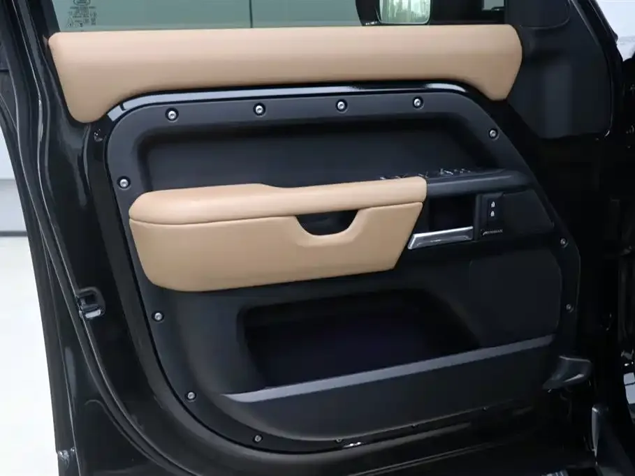 Land Rover Defender — фото 10