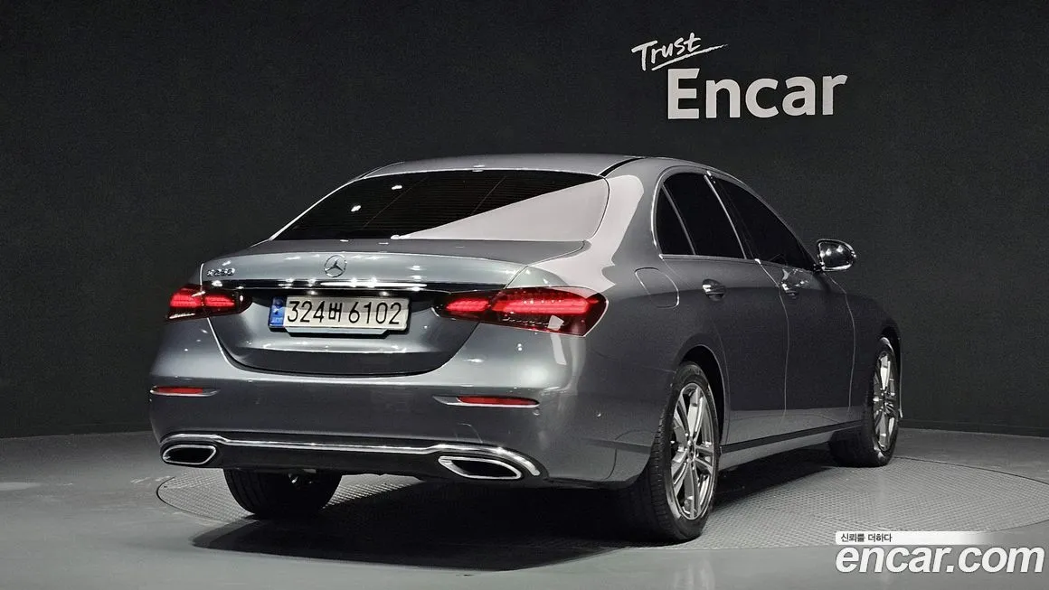 Mercedes-Benz E-Class — фото 2