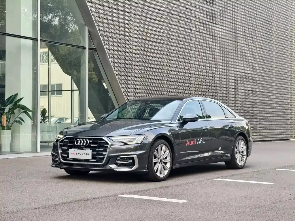 Audi A6L — фото 1