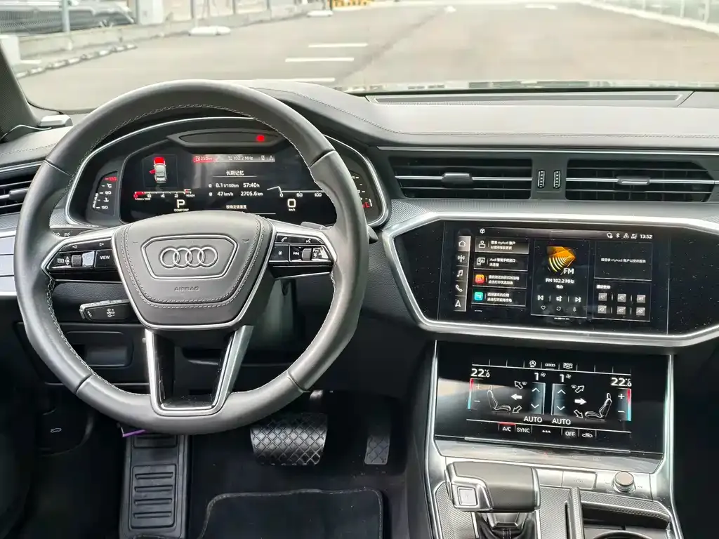 Audi A6L — фото 8