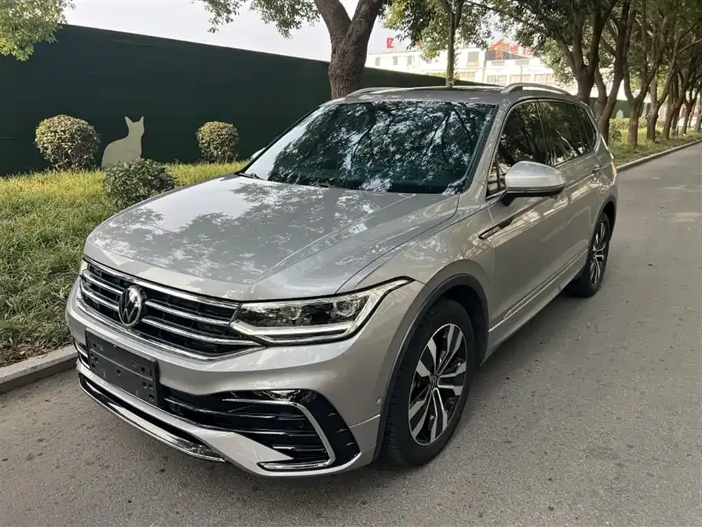Volkswagen Tiguan L — фото 2