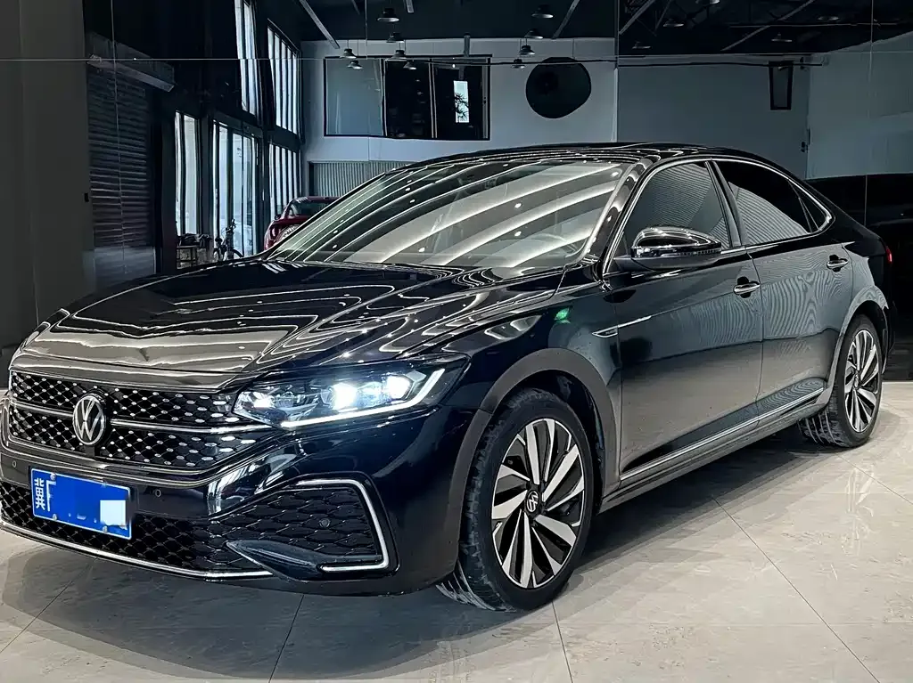 Volkswagen Passat — фото 1