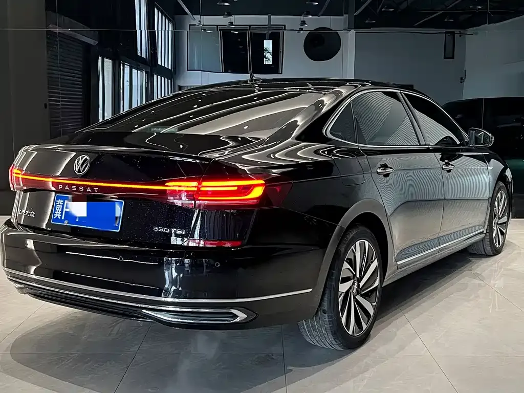 Volkswagen Passat — фото 5