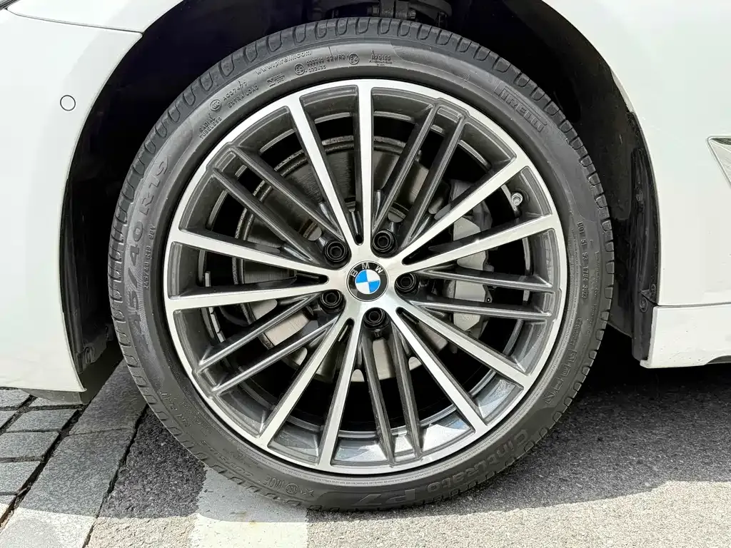 BMW 5 Series — фото 5