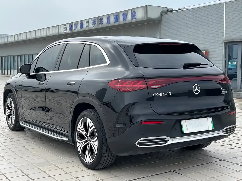 Mercedes-Benz EQE SUV — фото 4