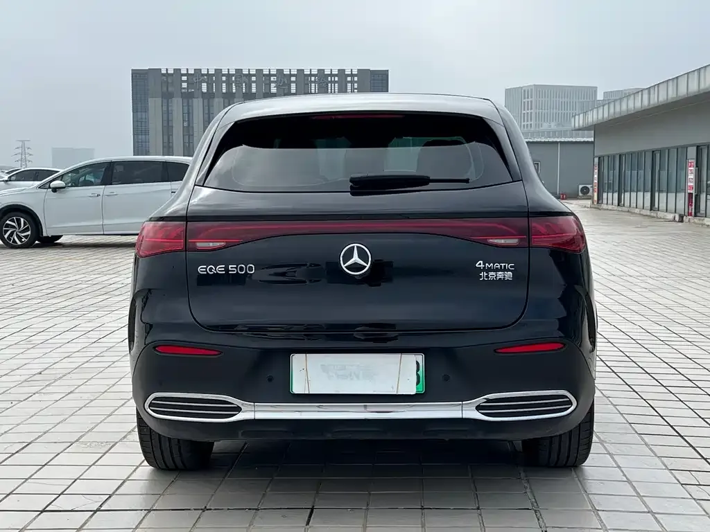 Mercedes-Benz EQE SUV — фото 5