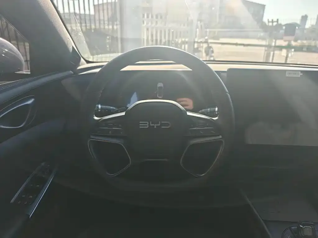 BYD Seal — фото 10
