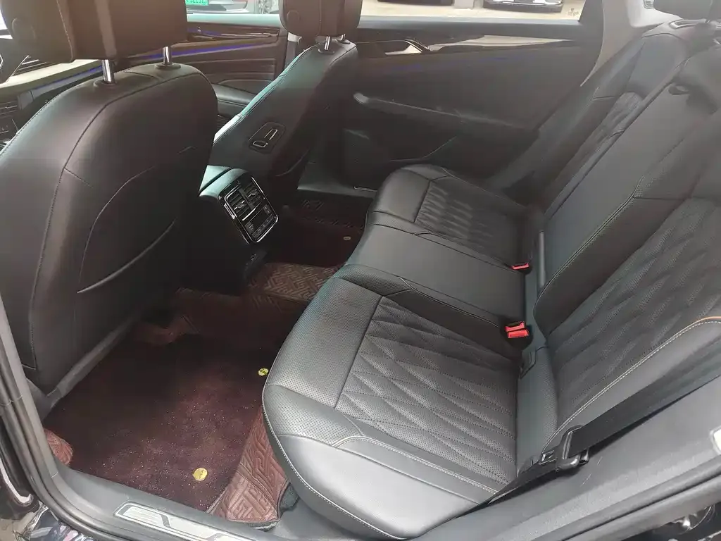 Volkswagen Passat — фото 7