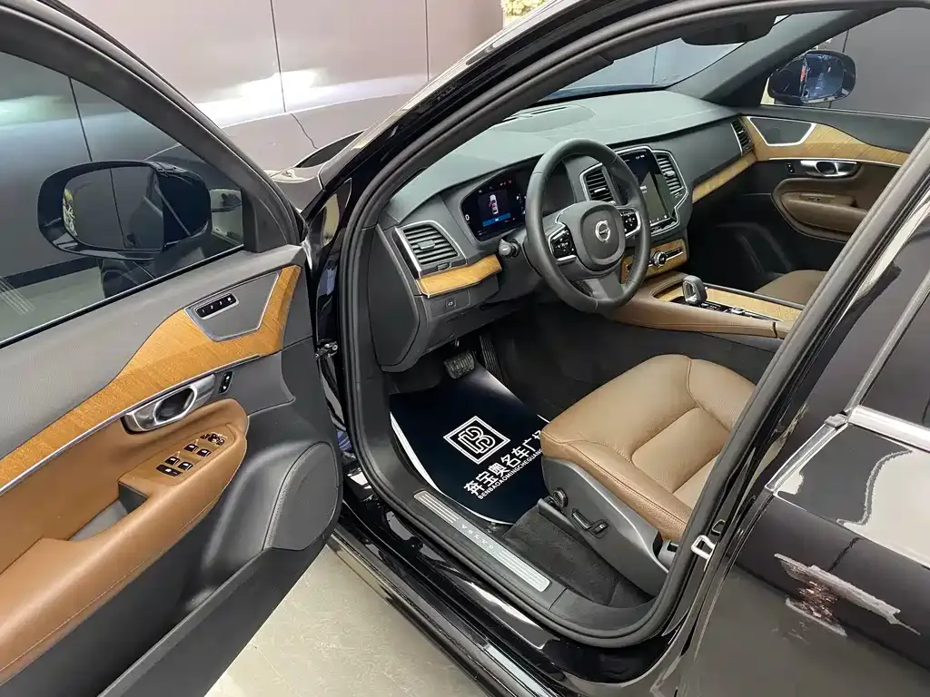 Volvo XC90 — фото 4