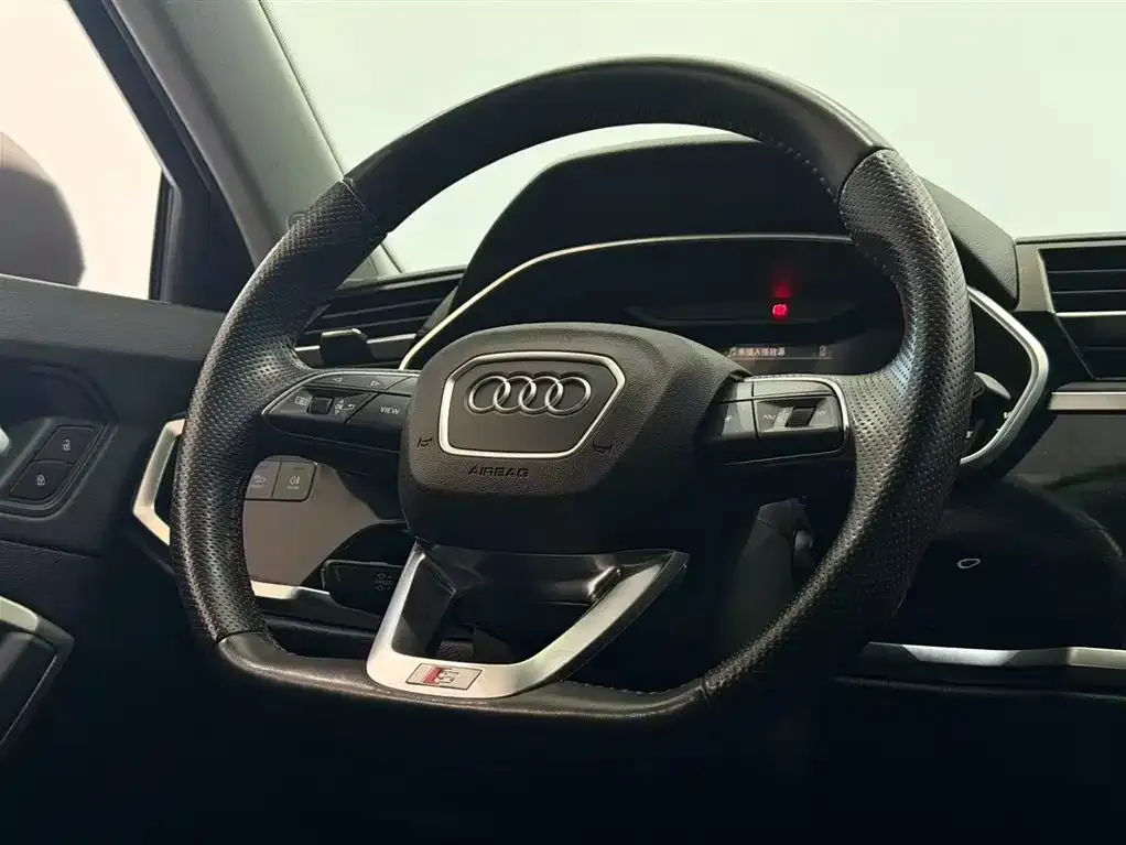 Audi Q3 Sportback — фото 7