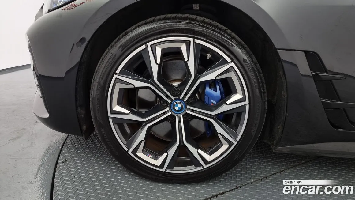 BMW i4 — фото 5