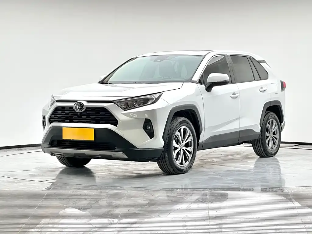 Toyota RAV4 — фото 1