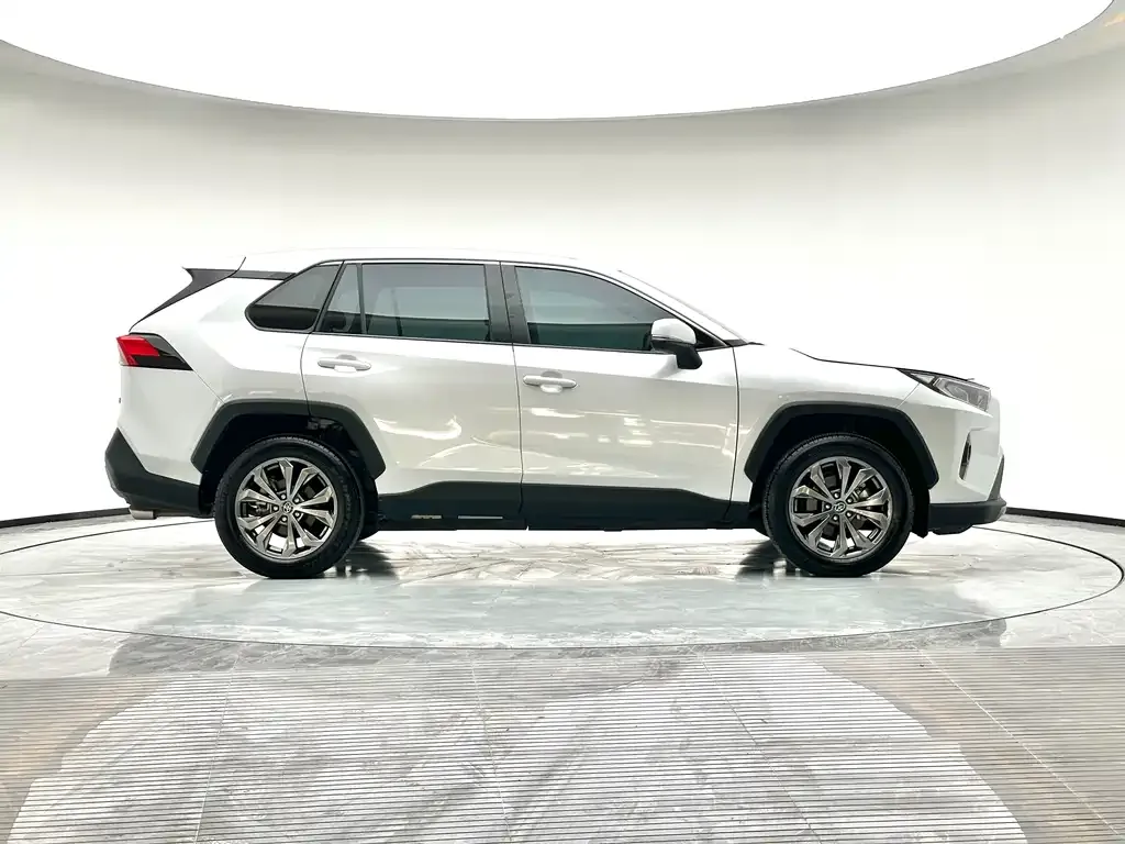 Toyota RAV4 — фото 4