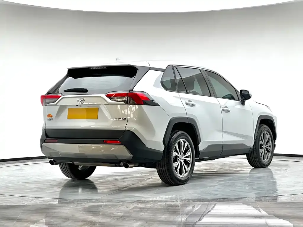 Toyota RAV4 — фото 5