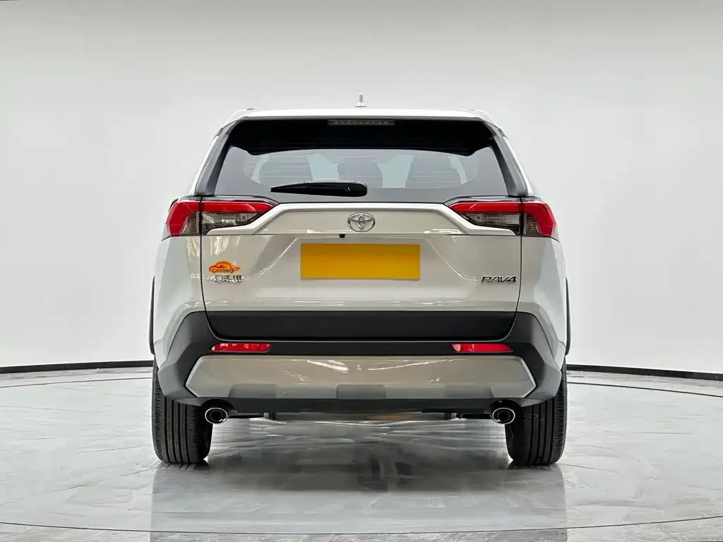 Toyota RAV4 — фото 6