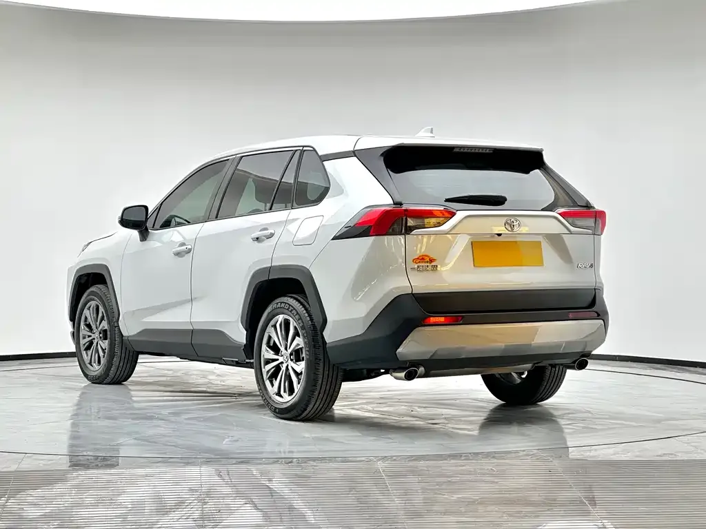 Toyota RAV4 — фото 7
