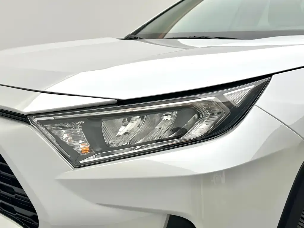 Toyota RAV4 — фото 9