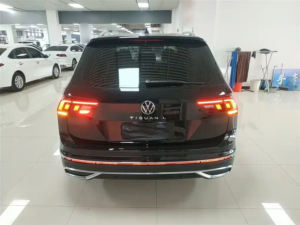 Volkswagen Tiguan L — фото 6