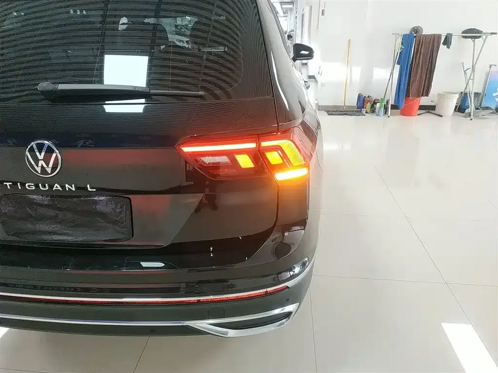 Volkswagen Tiguan L — фото 8
