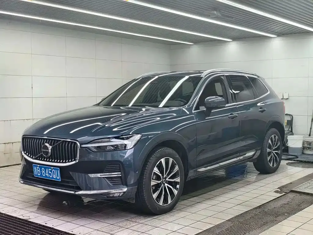Volvo XC60 — фото 1