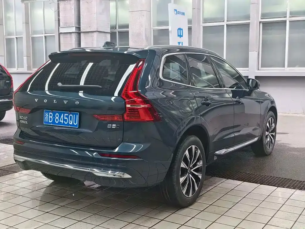 Volvo XC60 — фото 5