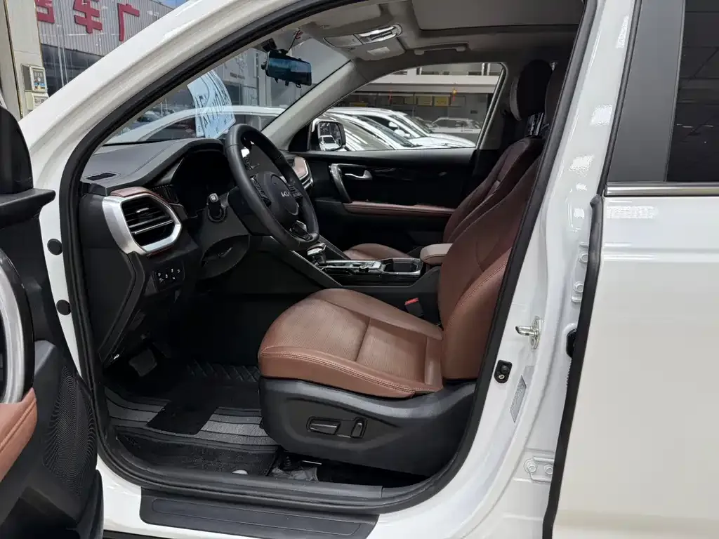 Kia Sportage — фото 7