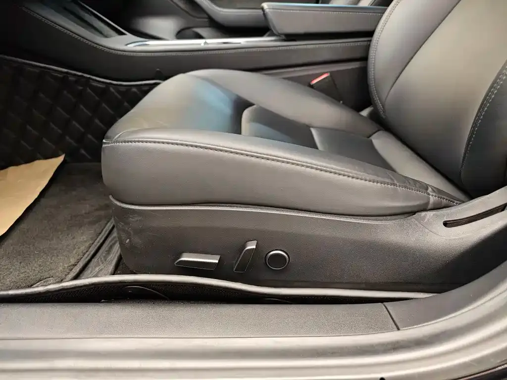 Tesla Model 3 — фото 10