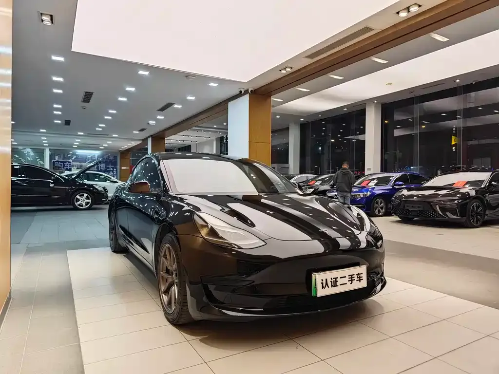 Tesla Model 3 — фото 4