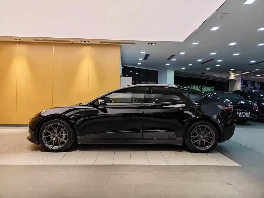 Tesla Model 3 — фото 6