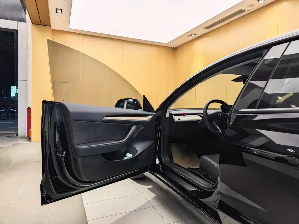 Tesla Model 3 — фото 7